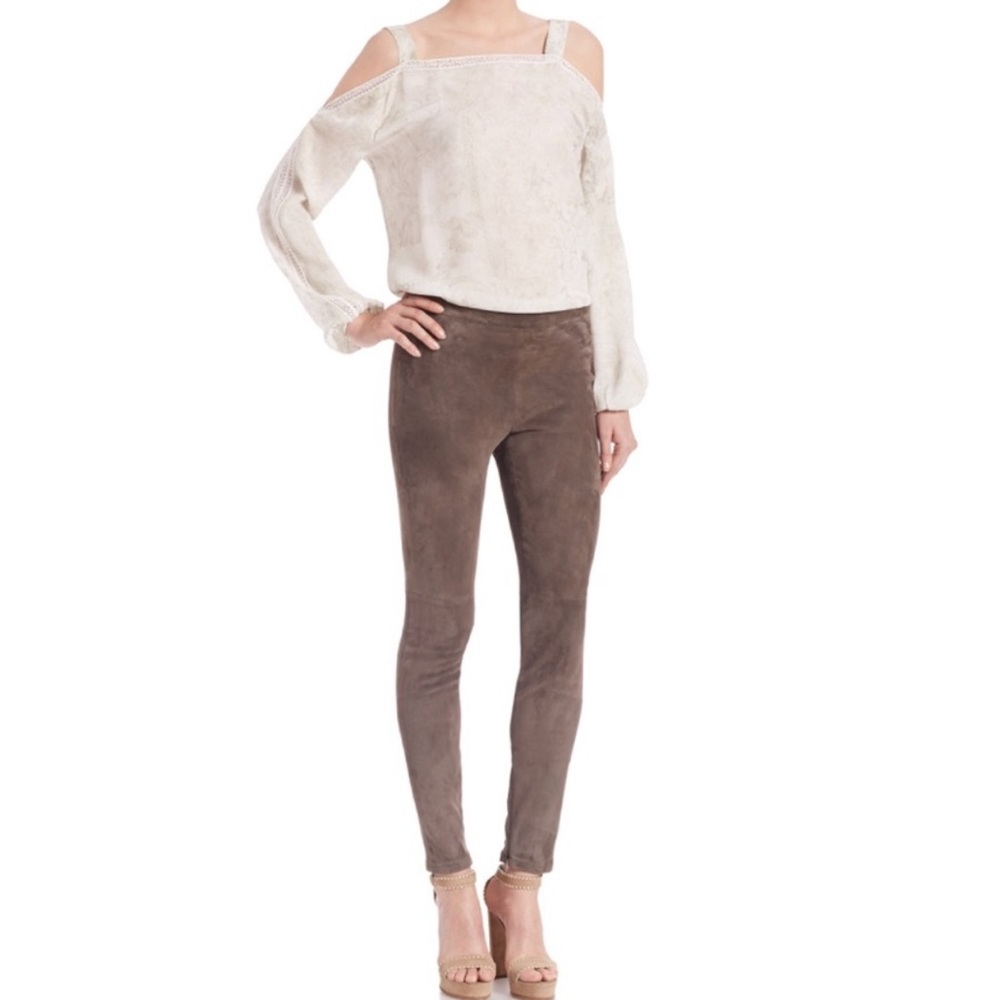 Elie Tahari Lindy Floral Print Silk Cold Shoulder Pull On Blouse / Shirt / Top.